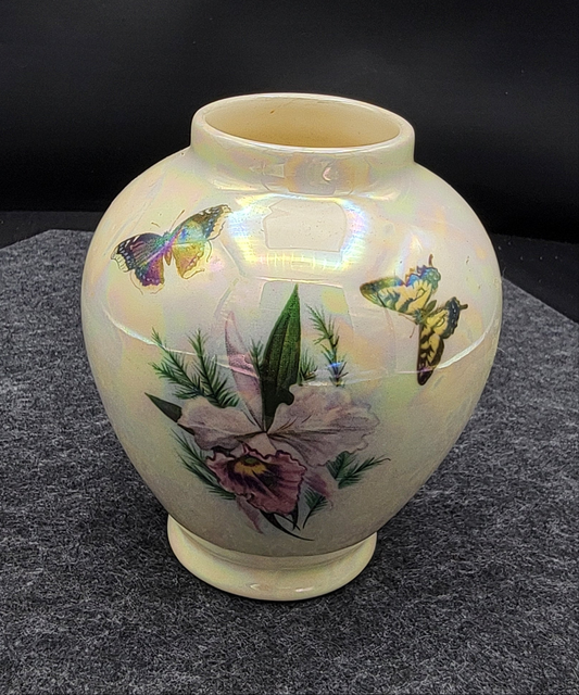 Beautiful handmade iridescent vase made in Hawaii