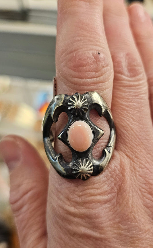 Chimney Butte pink conch sterling silver native American made ring size 14